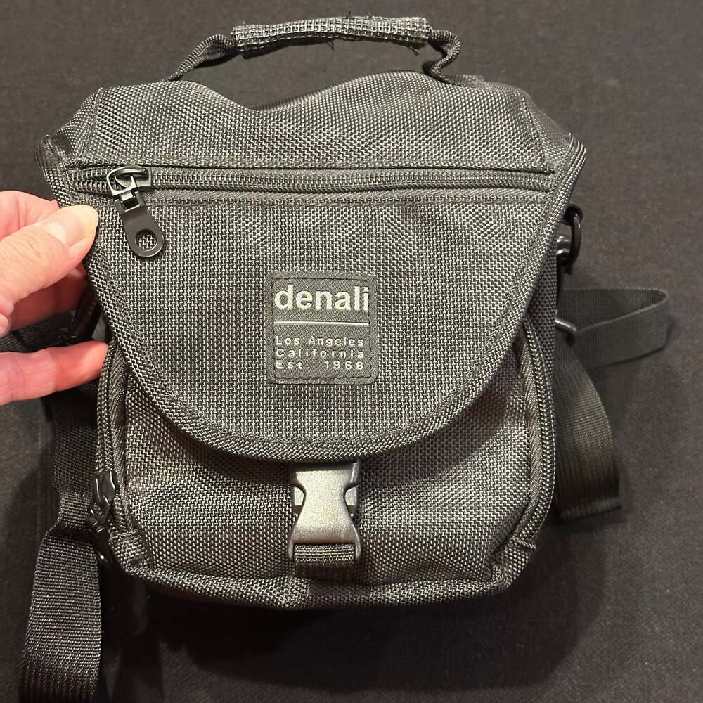 Denali Los Angeles m, CA Camera Bag Black Lots of Pockets and Dividers
